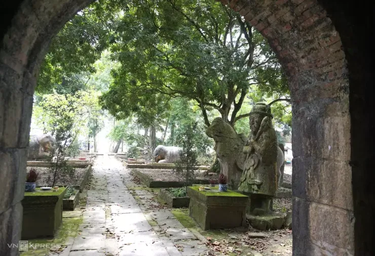 Ngôi đền có kiến trúc tương đồng với thành nhà Hồ ở xã Tây Đô. Ảnh: Lê Hoàng