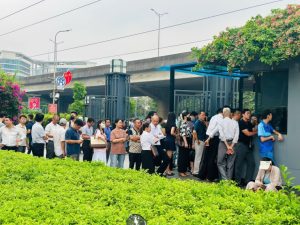 Xếp hàng dài nhận vé vào xem Quy hoạch tổng thể Thủ đô tầm nhìn 100 năm, người dân mong tận mắt thấy tương lai của Hà Nội