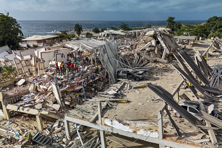 La Guaira là bang nằm trên bờ biển phía bắc Venezuela, nổi tiếng với những địa điểm du lịch và khu nghỉ dưỡng. Đây là khu vực chịu thiệt hại nặng nề nhất trong thảm họa động đất kép ngày 24/6 ở Venezuela.
