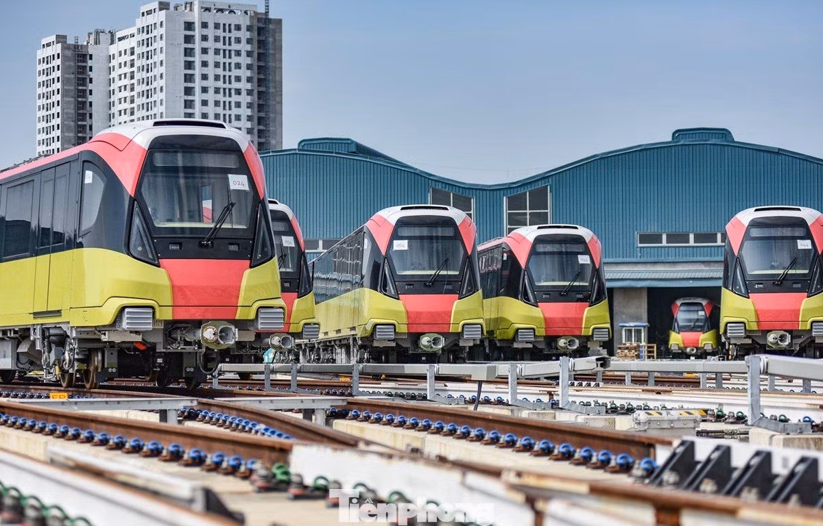 Một trong những điểm nhấn là hệ thống đường sắt đô thị mới dài hơn 300 km, trong đó hơn 270 km đi qua địa bàn Hà Nội. Mạng lưới được định hướng ngầm hóa, phát triển theo mô hình TOD lấy nhà ga làm trung tâm phát triển đô thị.