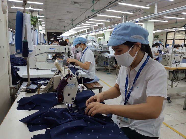 Để được nhận lương hưu hằng tháng, người lao động cần phải đáp ứng điều kiện cơ bản theo quy định. Ảnh minh họa: TL