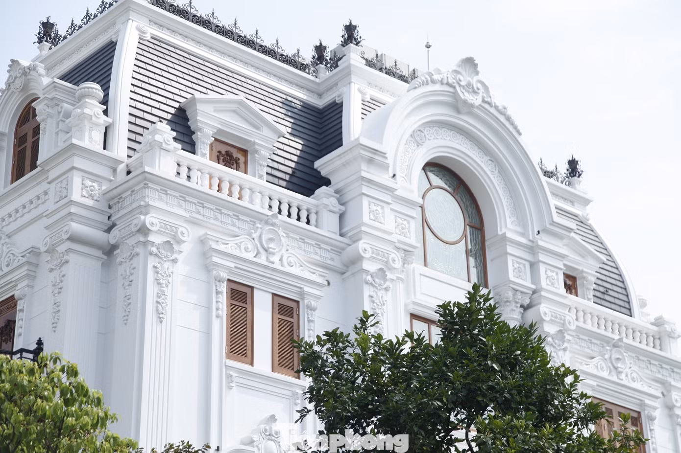 Thuê 'Thần đèn' di dời ngôi biệt thự nguyên khối đồ sộ - 10
