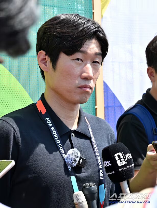 Huyền thoại Park Ji Sung nổi tiếng là người hiền lành cũng phải hét lên ngay trên sóng truyền hình