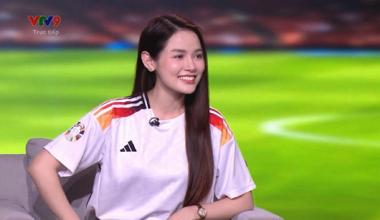 Đan Thi thần tượng Ronaldo nhưng cũng là fan trung thành của tuyển Đức, vì thế cô rất buồn khi "Cỗ xe tăng" bị loại