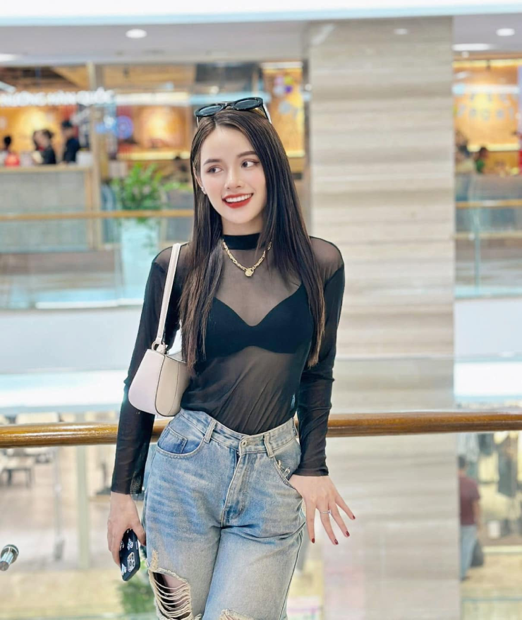 Hot girl Việt khóc nghẹn khi gặp Ronaldo, tiếc nuối vì Đức bị loại sốc ở World Cup - 8