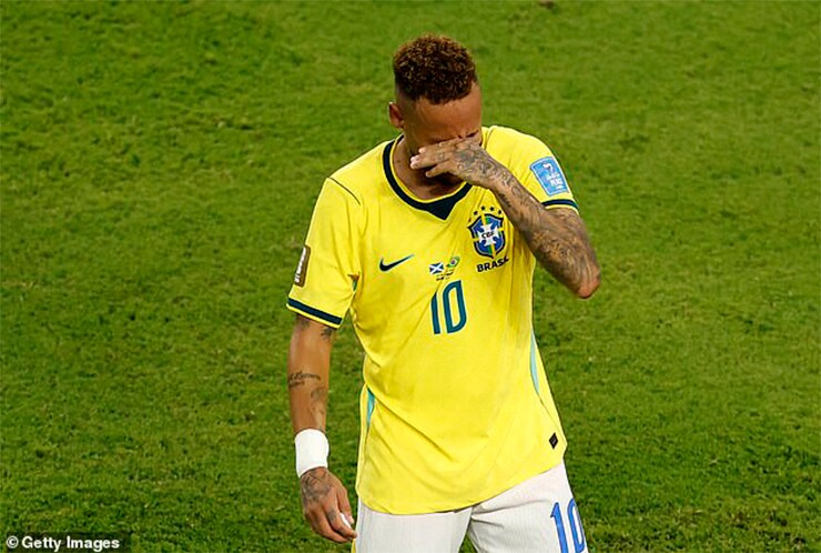 Neymar bật khóc sau chiến thắng của Brazil trước Scotland