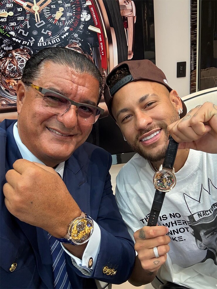 Neymar khoe đồng hồ triệu USD đính kim cương