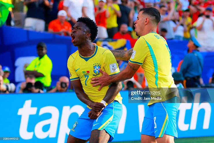 Vinicius đang chơi thứ bóng đá đỉnh cao