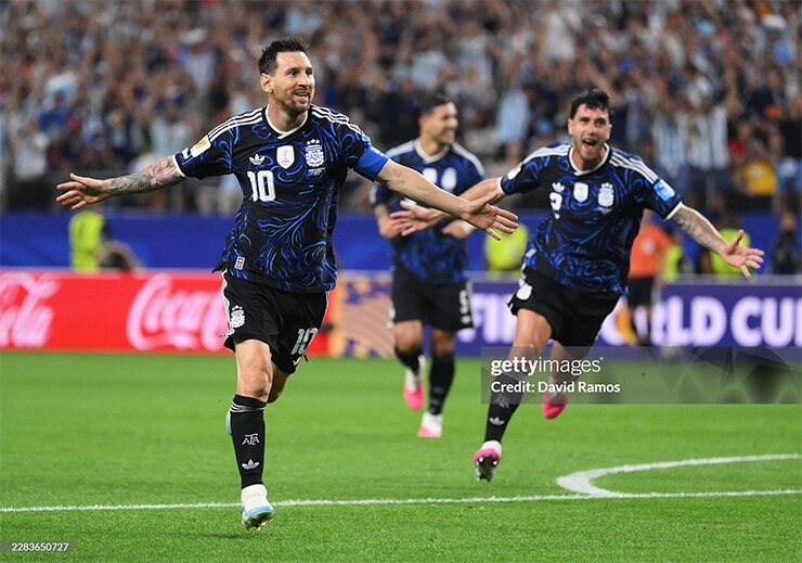 Messi và Argentina bất ngờ bị thầy phù thủy Ghana gọi tên