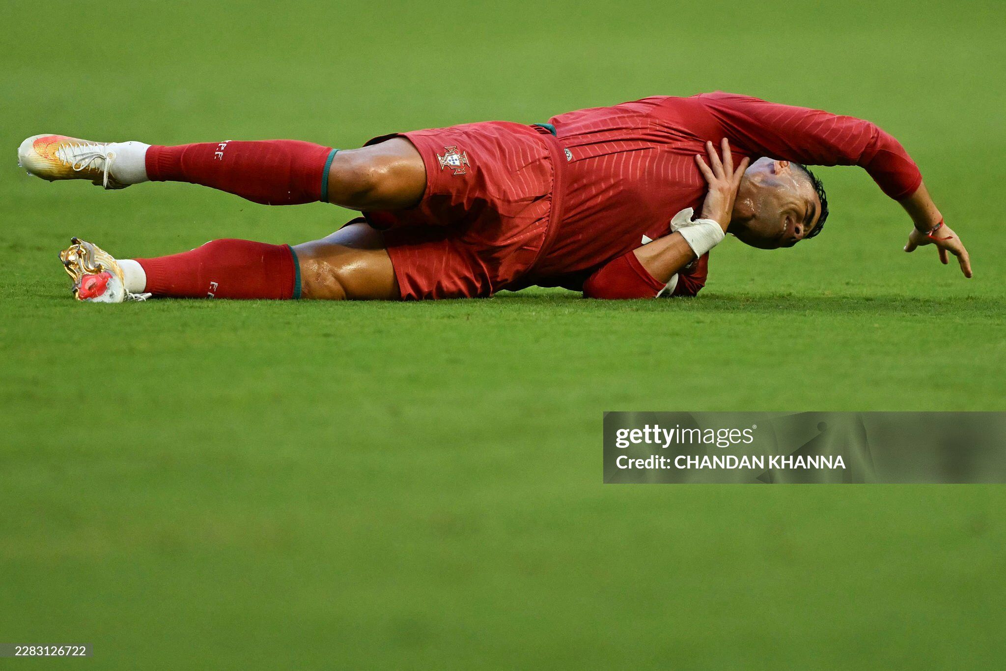 Bồ Đào Nha vất vả đấu Colombia: Ronaldo ôm vai đau đớn, hụt siêu phẩm - 2
