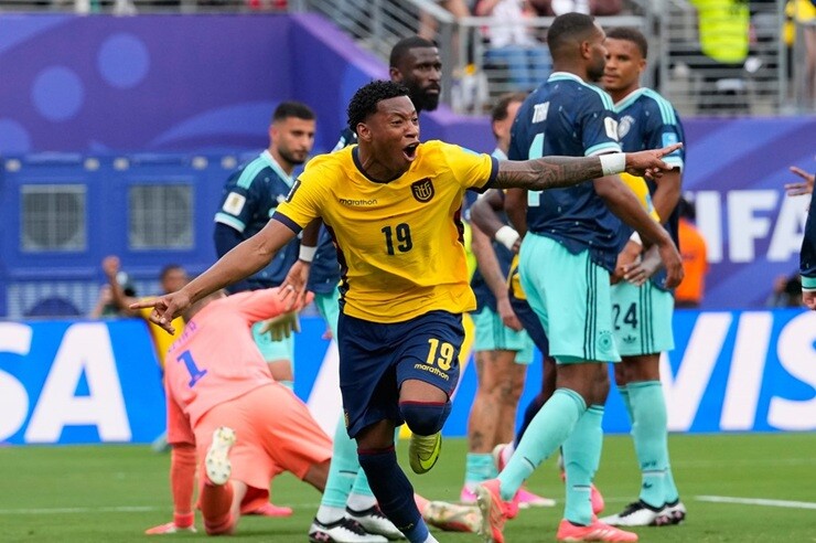 Ecuador giành quyền vào vòng knock-out của World Cup lần đầu tiên sau 20 năm