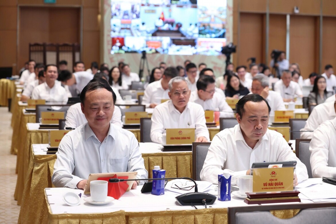 Các đại biểu dự phiên họp.