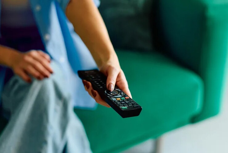 Điều khiển từ xa TV vẫn "không chịu lớn".