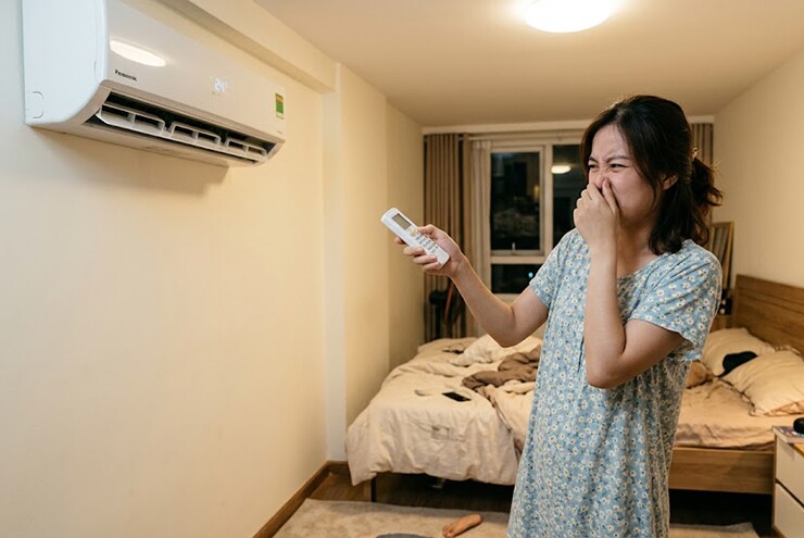 Điều hòa phát mùi hôi khó chịu sau khi bật lên là điều không quá bất ngờ.