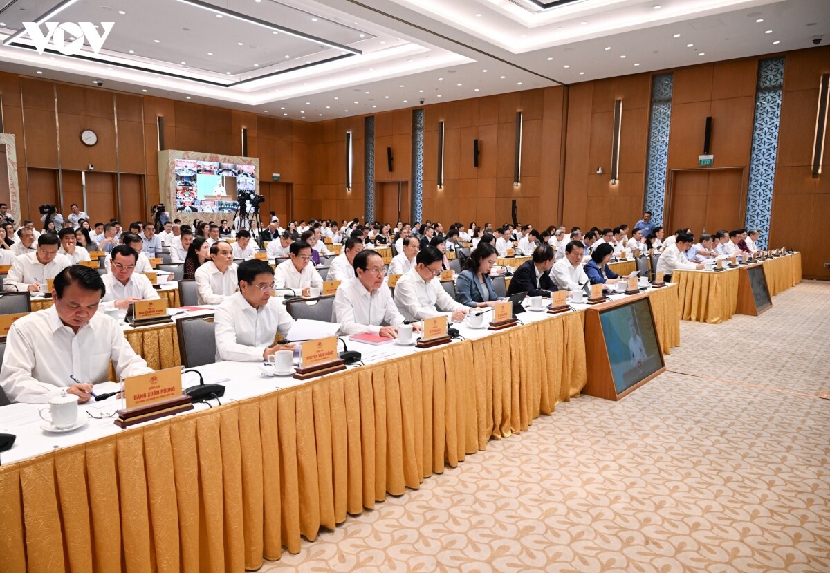 Các đại biểu dự phiên họp.