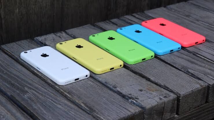Thay vì một màu riêng lẻ, bộ bảng màu của iPhone 5c gồm xanh dương, xanh lá, vàng, hồng và trắng được liệt vào nhóm màu hiếm. Đây là lần hiếm hoi Apple sử dụng vỏ nhựa nhiều màu sắc rực rỡ trên iPhone, tạo phong cách hoàn toàn khác biệt so với các thế hệ sau.
