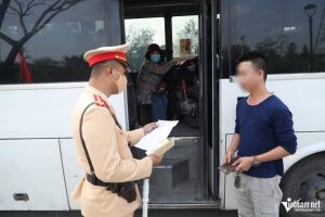 Sửa Nghị định 168: Phạt cảnh cáo ô tô không có ‘ghế trẻ em’ từ 15/8