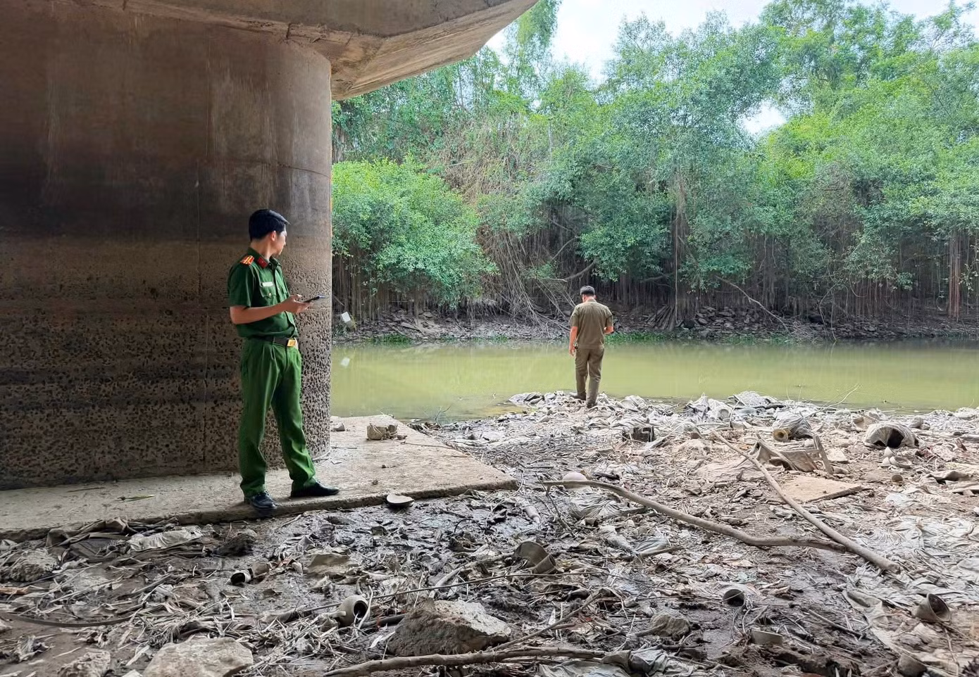 Cơ quan công an có mặt tại hiện trường vụ việc.