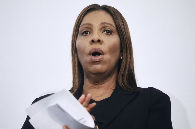 Bà Letitia James, Tổng chưởng lý bang New York, một trong những thành viên đảng Dân chủ đang kiện chính quyền, cho biết quy định mới đặt hàng nghìn người dân vào tình thế nguy hiểm