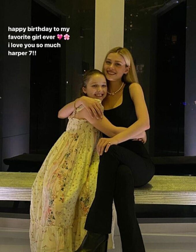 Nicola Peltz và Harper Beckham 7 năm trước. Ảnh: Instagram