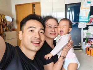 Ảnh sao 1/7: Mẹ chồng H’Hen Niê sang chăm cháu