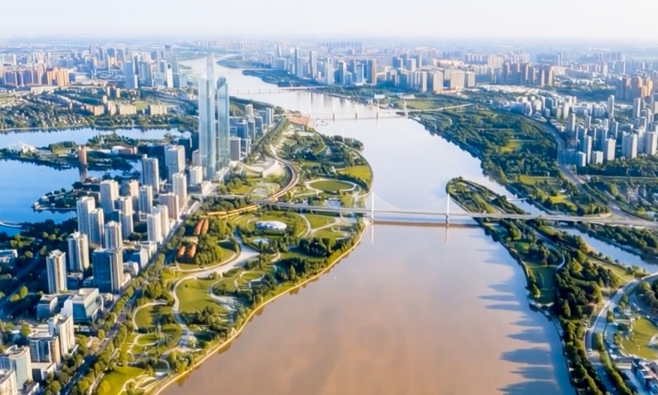 Bên cạnh khu vực nội đô, trục đại lộ cảnh quan sông Hồng được xác định là trục phát triển chiến lược của Hà Nội. Không gian này vừa đóng vai trò là khu vực xanh trung tâm, vừa là trục phát triển kinh tế, thương mại, dịch vụ và đô thị.