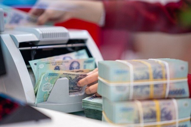 Hiện chỉ còn một số ngân hàng niêm yết công khai lãi suất huy động từ 7%/năm