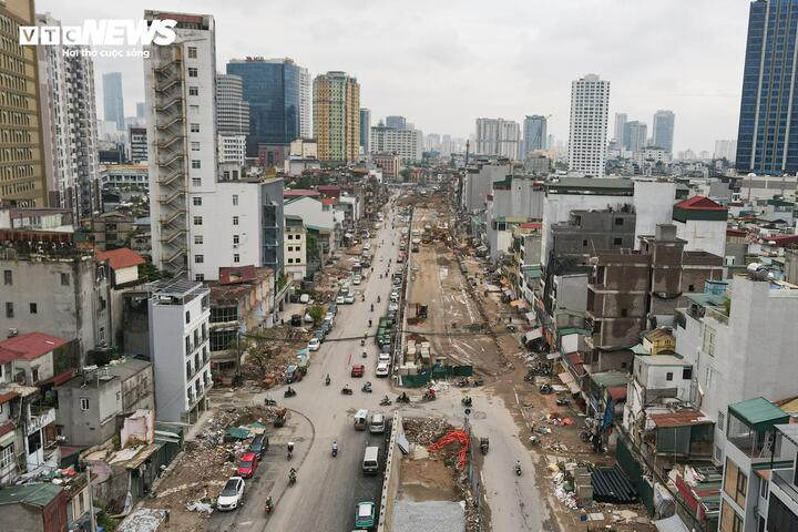 Tại đoạn từ nút giao Nguyễn Chí Thanh đến nút giao Giảng Võ, khoảng 750 m của một làn đường đã hoàn thành thảm nhựa và đưa vào khai thác, góp phần giảm áp lực giao thông trên tuyến La Thành.
