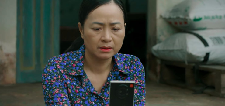 Mẹ của Mai không muốn con gái gặp gỡ bố đẻ. Ảnh VTV