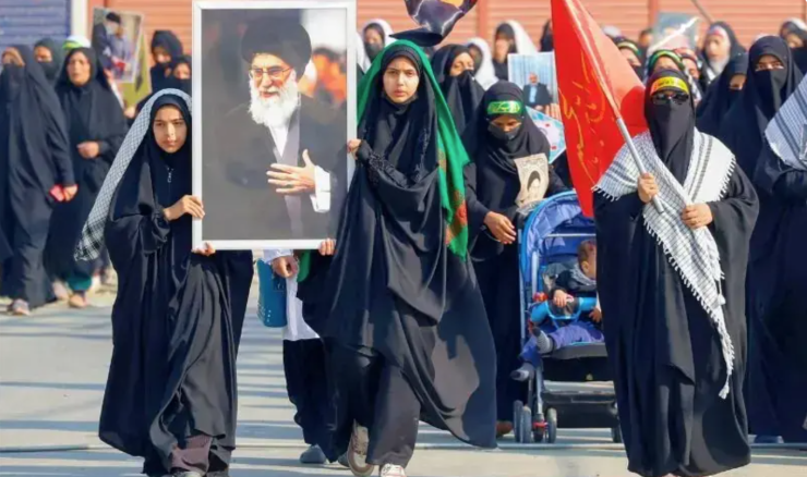"Sẽ bị trừng phạt" - Iran cảnh báo lạnh gáy Mỹ, Israel trước tang lễ cố lãnh tụ tối cao Khamenei - 1