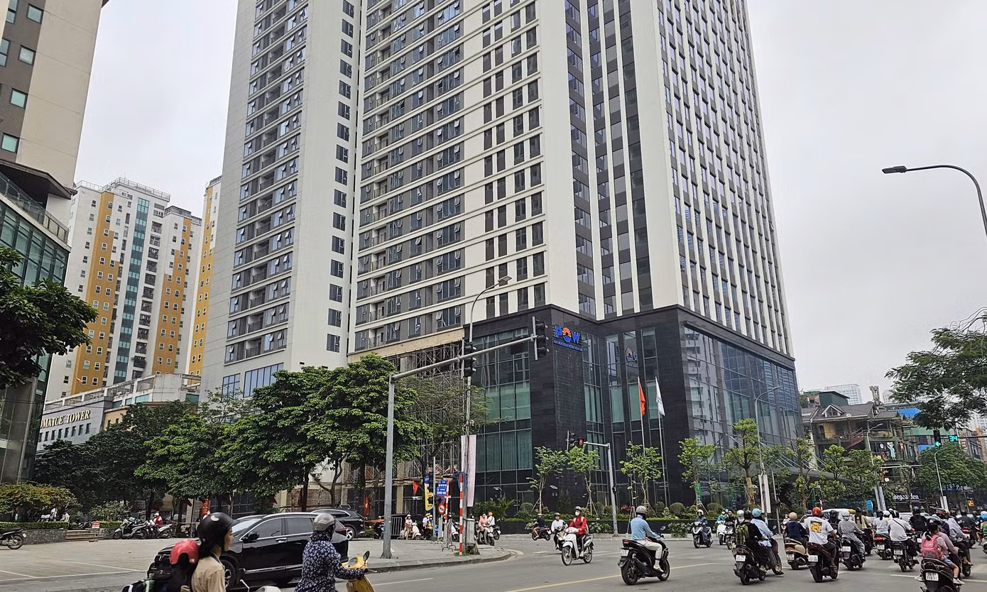 Khối văn phòng thuộc dự án DLC – Complex Nguyễn Tuân (Harmony Square) đã đưa vào sử dụng dù chưa được cơ quan chức năng chấp thuận. Ảnh: Đình Phong.