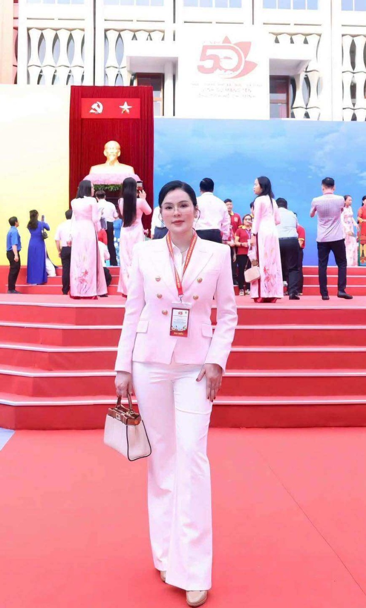 Ảnh sao 3/7: Mỹ Tâm 'gây thương nhớ' với áo dài trắng - 2