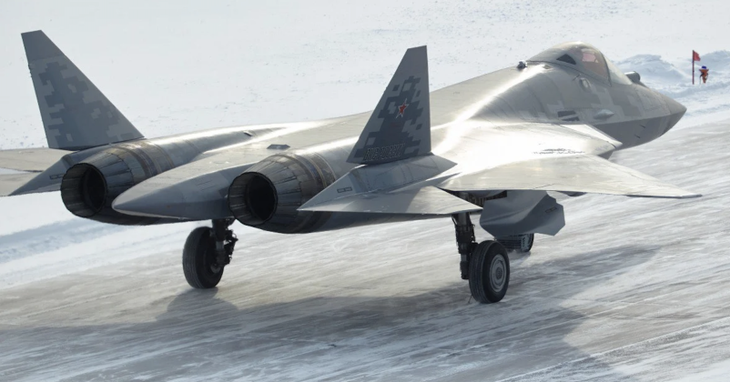 Tiêm kích Su-57 được bàn giao cho Lực lượng Không quân Vũ trụ Nga, tháng 2/2025. (Nguồn: MW)