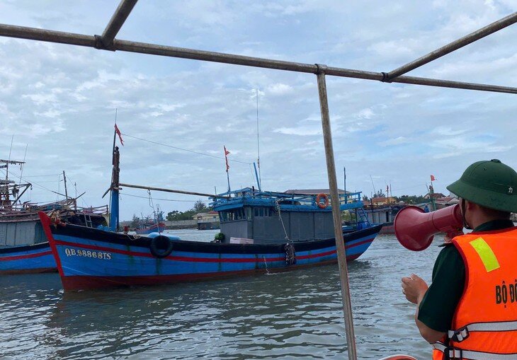 Kêu gọi tàu thuyền tránh trú bão đảm bảo an toàn.