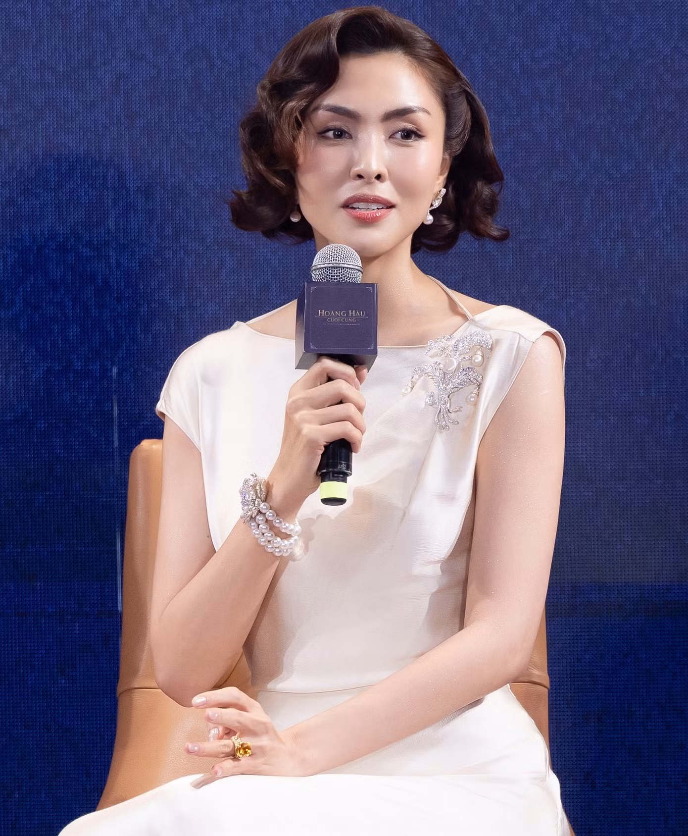 Nhiều phản ứng khi Tăng Thanh Hà trở thành 'Hoàng hậu cuối cùng' - 8