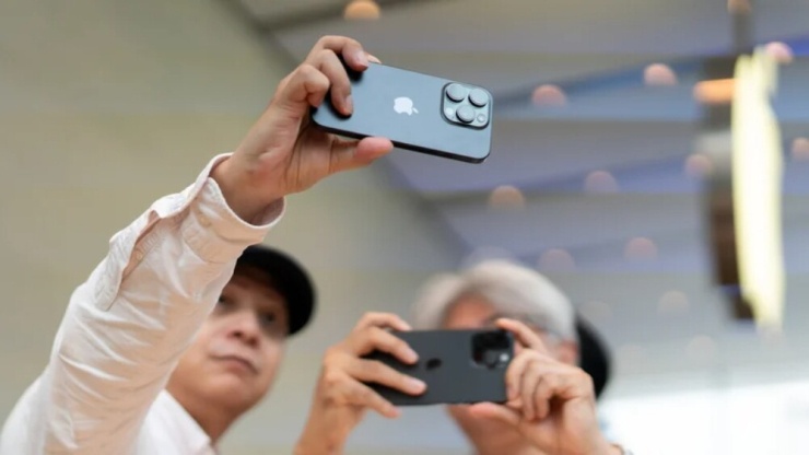 Không chỉ người dùng iPhone mà điện thoại Android khác tại Nhật Bản cũng không thể tắt âm thanh màn trập khi chụp ảnh