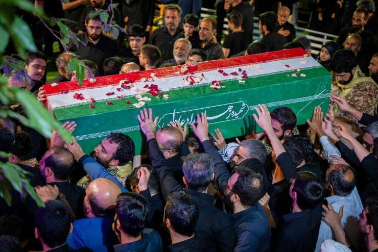 Triệu người dự lễ tang cố lãnh tụ tối cao Iran Ali Khamenei - 5