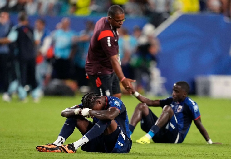 Cape Verde có thể thua trên sân cỏ, nhưng họ đã thắng khi khắc sâu tên quốc gia mình vào trái tim CĐV bóng đá trên toàn thế giới. Ảnh: AP