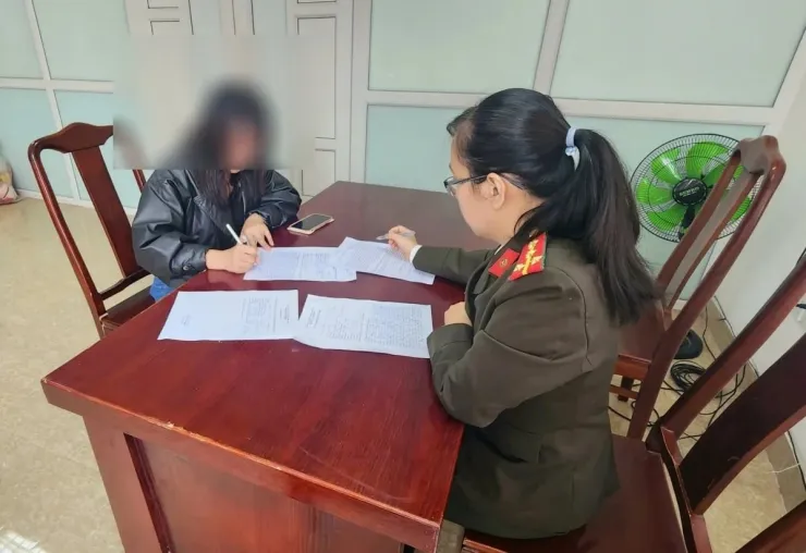 Phòng An ninh mạng và phòng, chống tội phạm sử dụng công nghệ cao, Công an TP Huế xử phạt vi phạm hành chính một trường hợp cung cấp, chia sẻ thông tin bịa đặt trên mạng xã hội, gây hoang mang dư luận. Ảnh: Công an TP Huế.