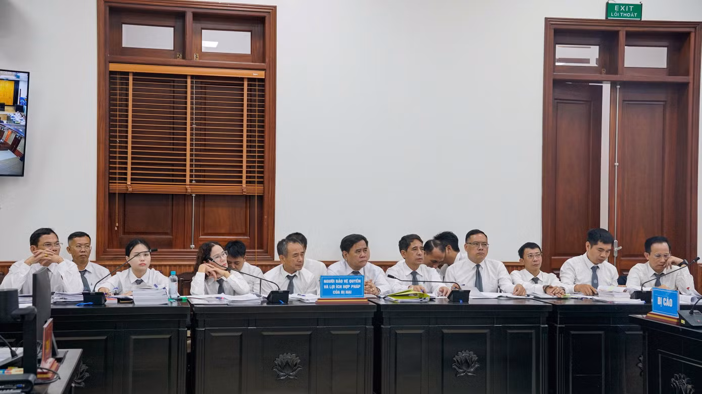 Các luật sư tham gia bào chữa cho bị cáo, bị hại tại phiên tòa.
