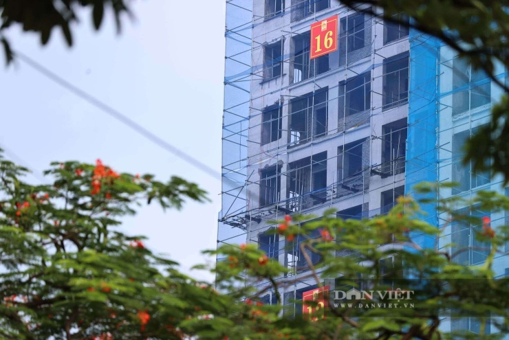 Trước đó, với tình trạng xây dựng rồi bỏ hoang gây lãng phí, UBND TP.Hà Nội đã có chủ trương thay đổi công năng các tòa nhà thuộc Dự án ký túc xá Pháp Vân - Tứ Hiệp (phường Yên Sở) thành nhà ở xã hội cho thuê.