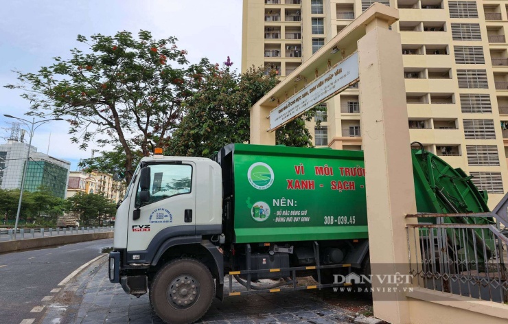 Phía trước gắn biển khu nhà ở cho cho sinh, sinh viên Pháp Vân. Trên thực tế, từ nhiều năm nay, nơi đây đang làm nhà cho sinh viên thuê, tuy nhiên số lượng người ở rất thấp. Các toà nhà A5, A6 cũng chung tình trạng.