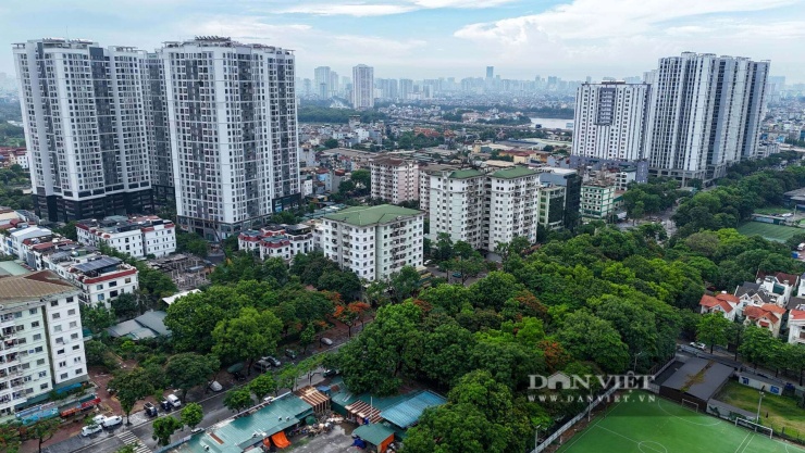 Các khu vực xung quanh khu nhà ở học sinh, sinh viên Pháp Vân - Tứ Hiệp đang rất phát triển với nhiều dự án mở rộng đường, xây mới các khu đô thị, trung tâm thương mại, mở rộng công viên.