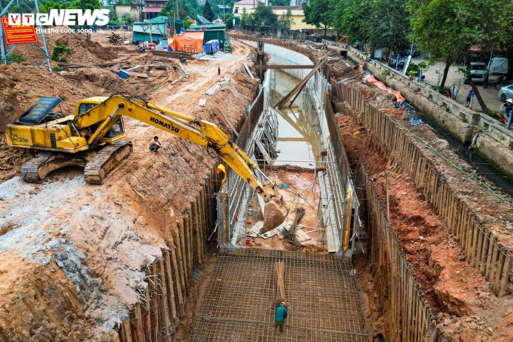 Dự án có chiều dài khoảng 7,6km. Trong đó, hơn 3,5km từ trạm bơm Thụy Phương đến đường Phạm Văn Đồng được xây dựng theo dạng kênh hở, phần còn lại là hệ thống cống hộp ngầm kéo dài đến sông Tô Lịch.