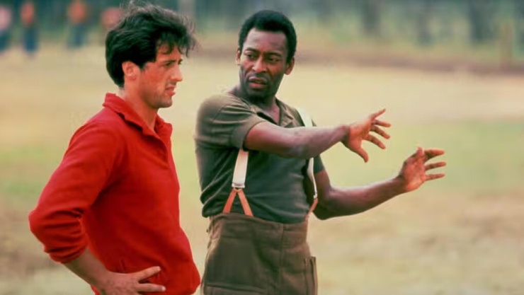 Pelé (phải) và tài tử Sylvester Stallone trong phim "Escape to Victory" (1981). Ảnh: Paramount Pictures