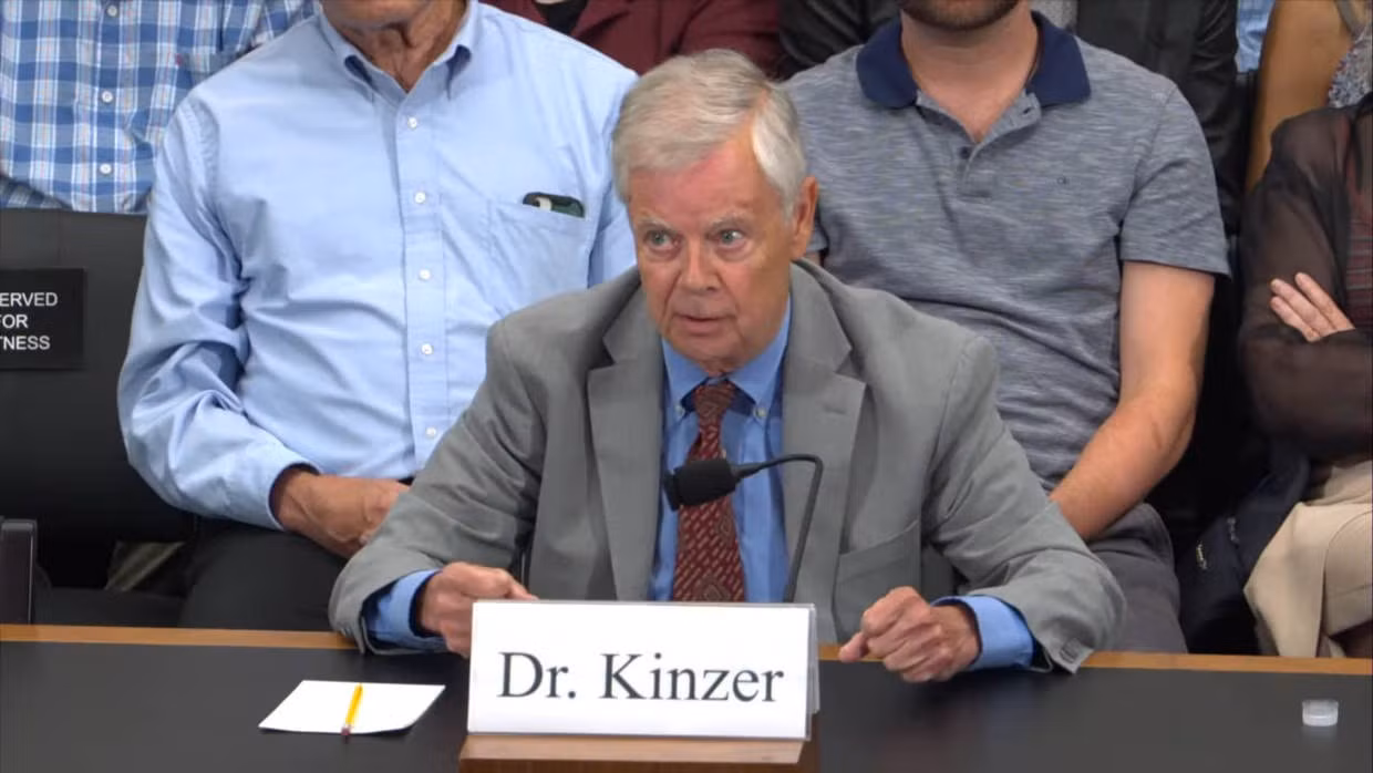 Nhà báo-nhà sử học Stephen Kinzer cho rằng điều đáng lo ngại nhất không chỉ là những gì đã xảy ra trong Chiến tranh Lạnh mà còn là khả năng chương trình MKULTRA có thể đã tiến hóa cùng công nghệ hiện đại như AI... Ảnh: GOP Oversight.