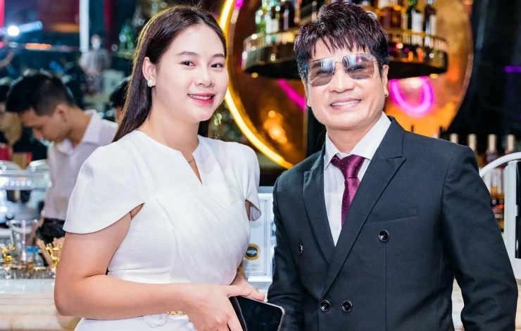 Ca sĩ Lương Gia Huy và bà xã kém 18 tuổi. 