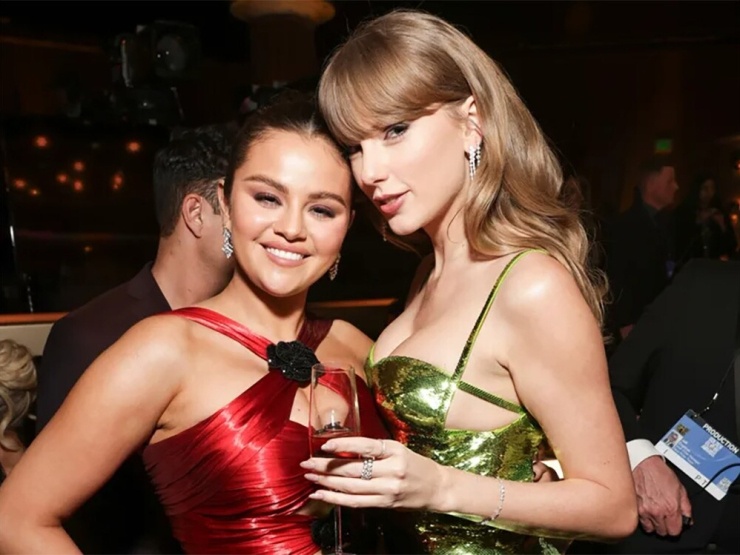 Selena Gomez là khách mời duy nhất được cầm điện thoại vào đám cưới. (Ảnh: Getty Images)