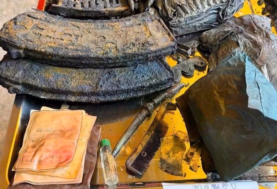Cuốn sổ ghi tên liệt sĩ Huỳnh Văn Quên được phát hiện cùng nhiều di vật khác trong quá trình quy tập hài cốt liệt sĩ tại Công viên Lê Thị Riêng. Ảnh: Bộ Tư lệnh TPHCM.