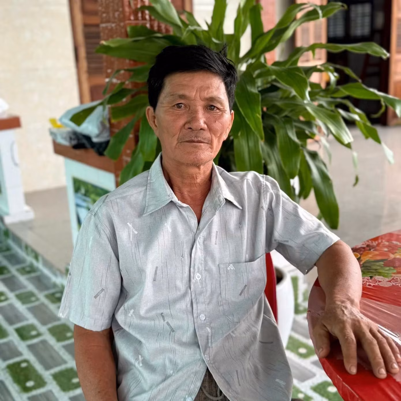 Ông Huỳnh Văn Mười đang sắp xếp công việc để lên TPHCM, phối hợp với cơ quan chức năng xác minh danh tính liệt sĩ Huỳnh Văn Quên. Ảnh: Gia đình cung cấp.